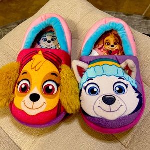 Paw patrol house shoes  sky and Everest size 11/12
